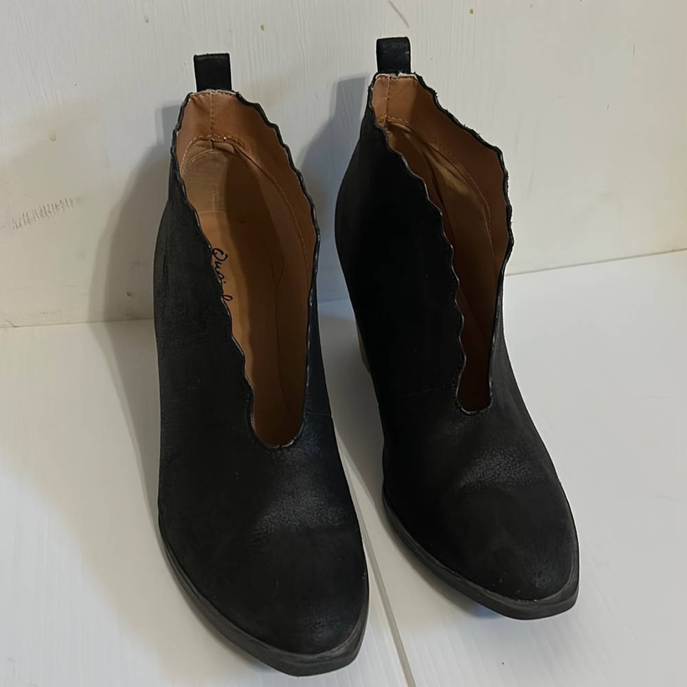 Qupid black booties